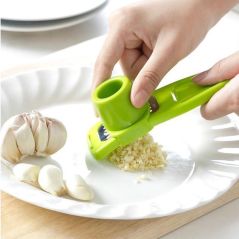 1Pcs Stainless Garlic Press Household Manual Garlic Press Device Kitchen Press Squeezer Ginger Garlic Tools Kitchen Accessories