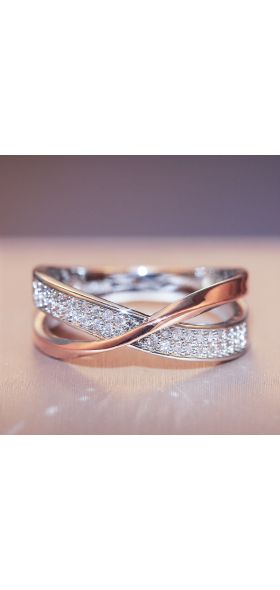 Huitan Newest Fresh Two Tone X Shape Cross Ring for Women Wedding Trendy Jewelry Dazzling CZ Stone Large Modern Rings Anillos